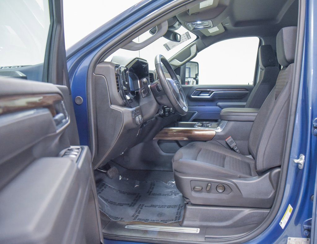 Used 2025 Chevrolet Silverado 2500 LT w/ Safety Package image 2