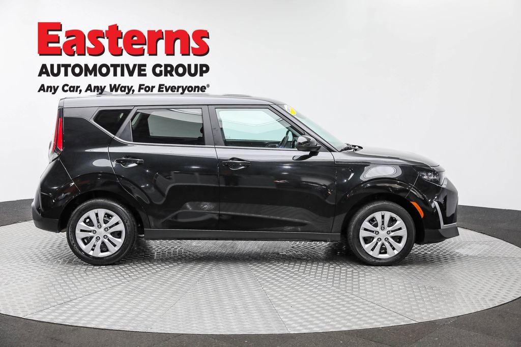Used 2023 Kia Soul LX image 6