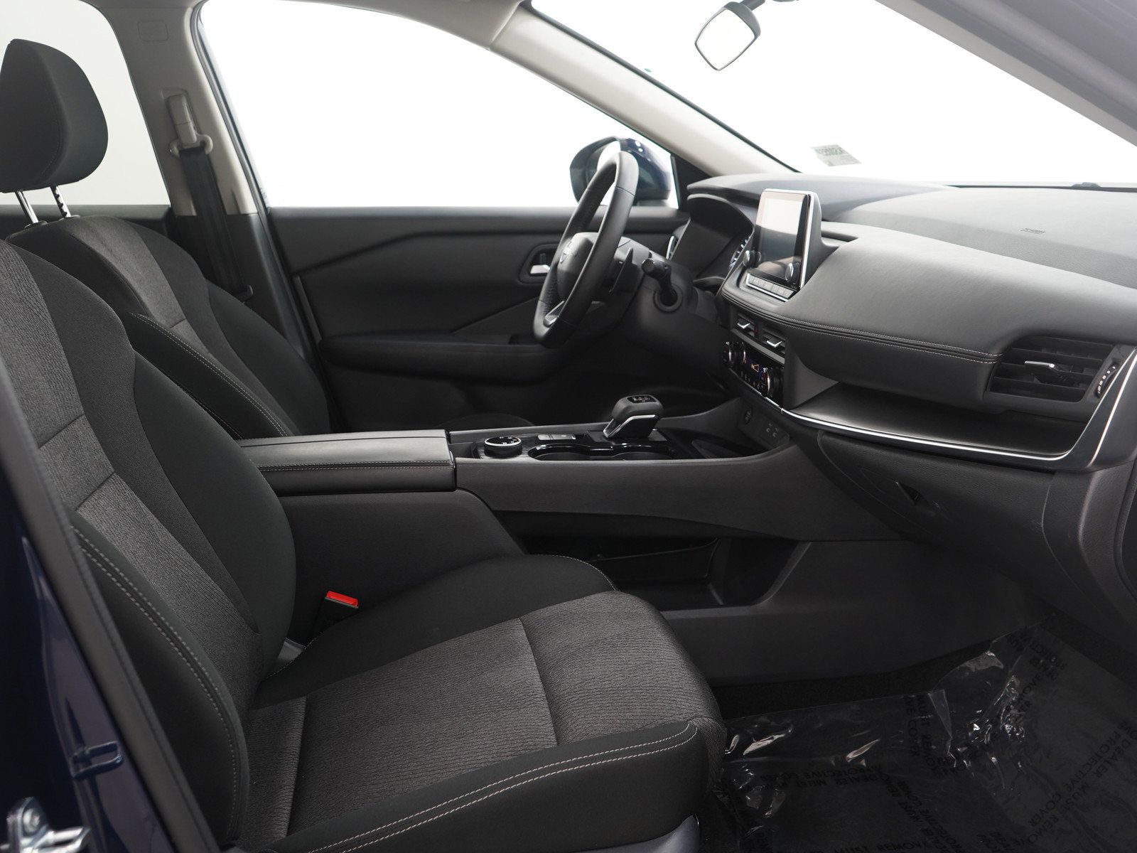 Used 2025 Nissan Rogue SV image 13