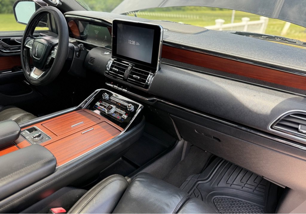 Used 2020 Lincoln Navigator L Reserve RWD image 16