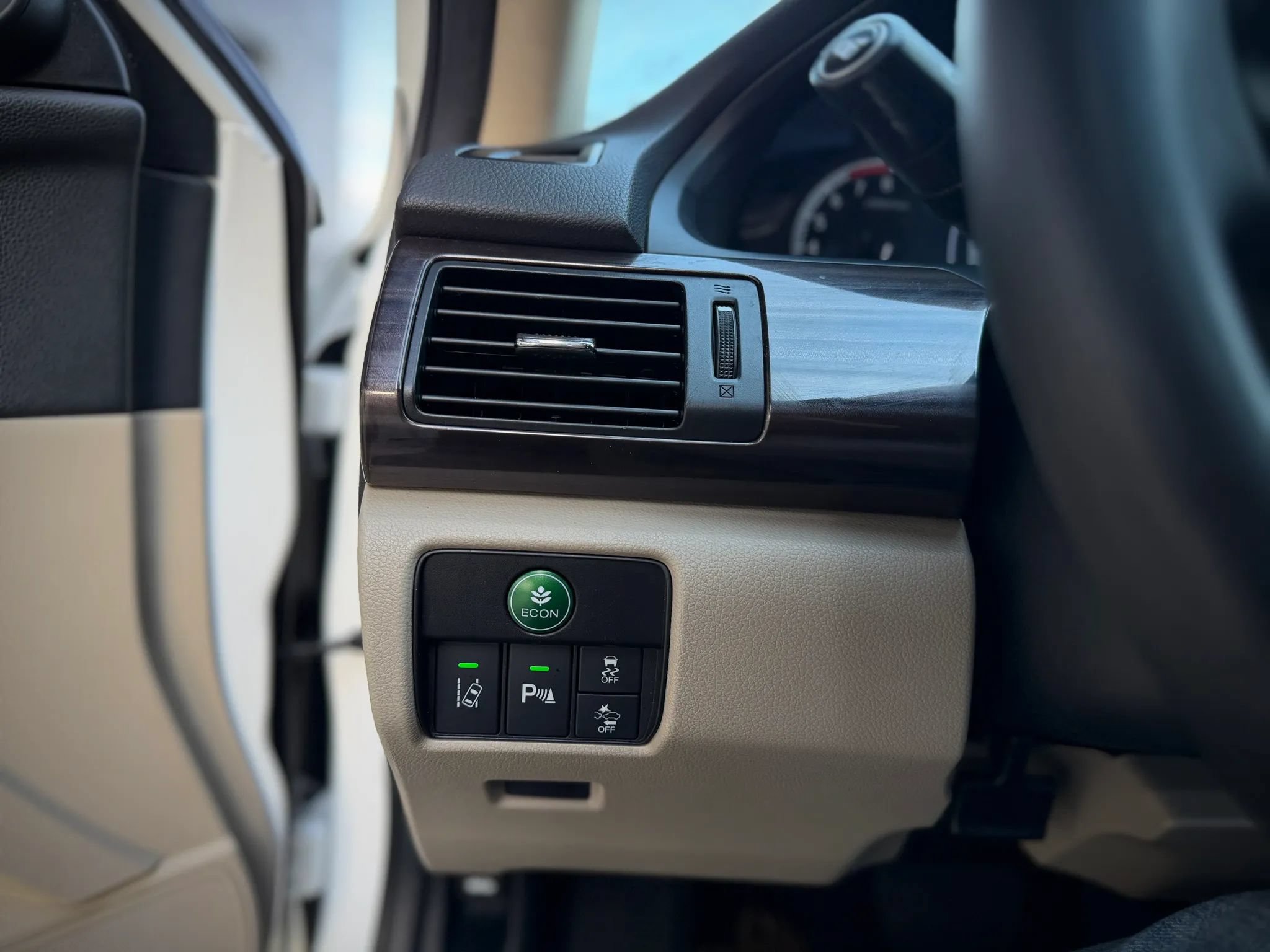 Used 2016 Honda Accord Touring image 9