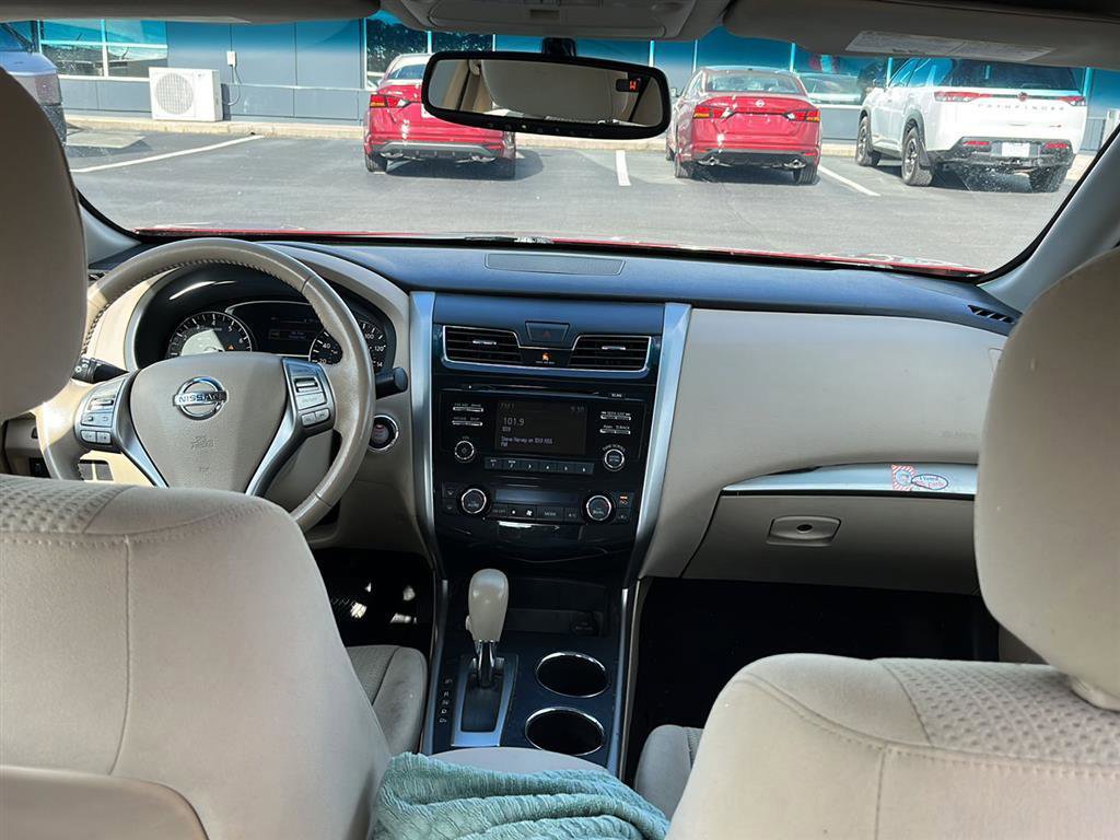 Used 2015 Nissan Altima 2.5 SV w/ Convenience Package image 3