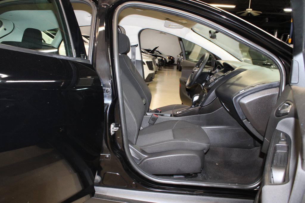 Used 2018 Ford Focus SE image 9