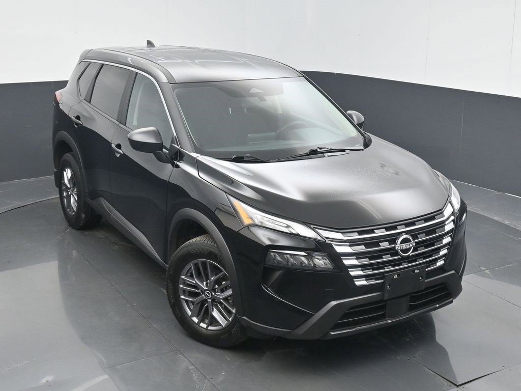 Used 2025 Nissan Rogue S image 37