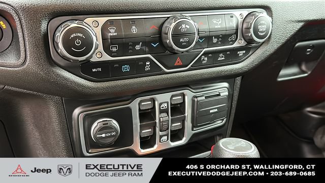 Used 2024 Jeep Wrangler Unlimited w/ Convenience Group AWD/4WD image 16