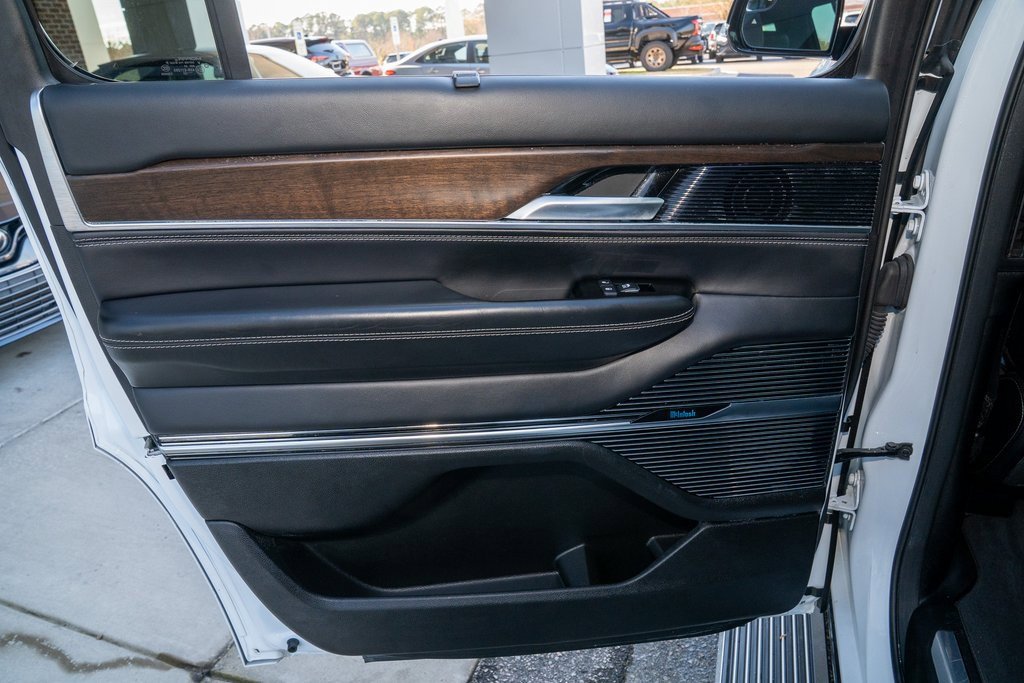 Used 2023 Jeep Grand Wagoneer 4WD image 12