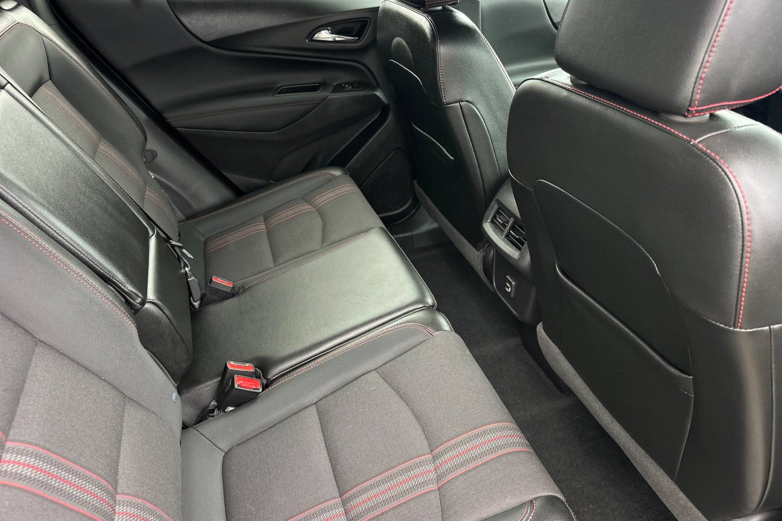 Used 2023 Chevrolet Equinox RS FWD image 19