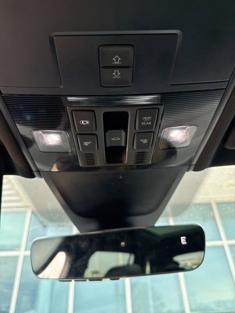 Used 2022 Volkswagen Tiguan SE R-Line AWD/4WD image 11