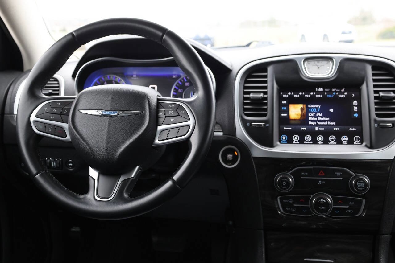 Used 2017 Chrysler 300 Limited w/ Value Package image 23