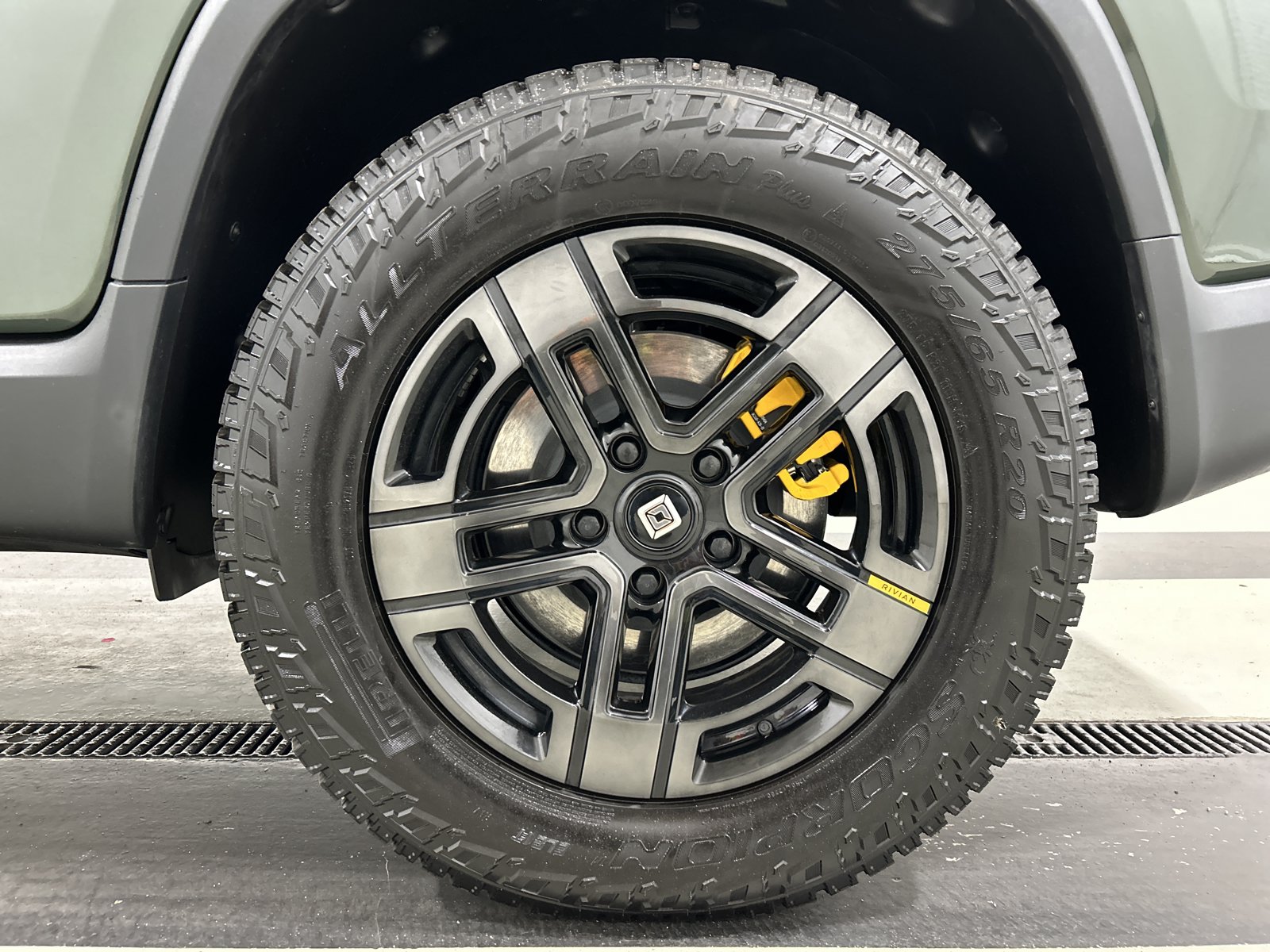 Used 2025 Rivian R1T Premium AWD/4WD image 10