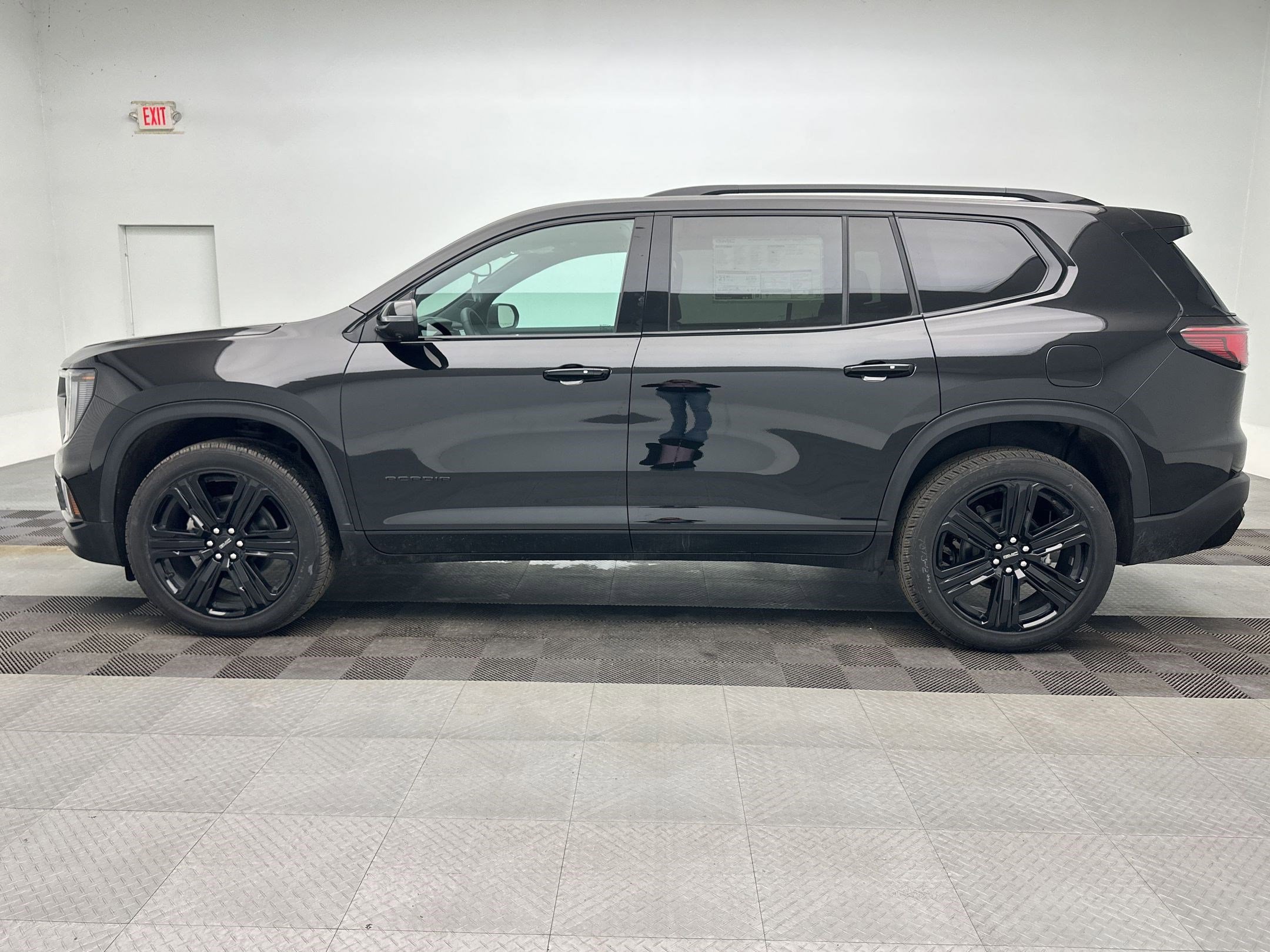 Used 2025 GMC Acadia Elevation w/ Elevation Premium Package image 2