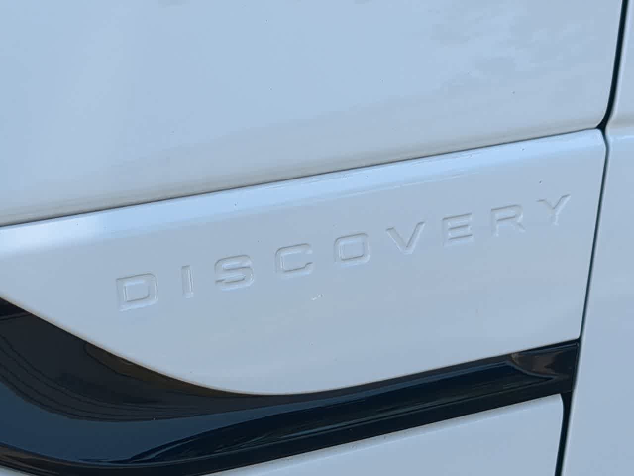 Used 2025 Land Rover Discovery Dynamic SE AWD/4WD image 13