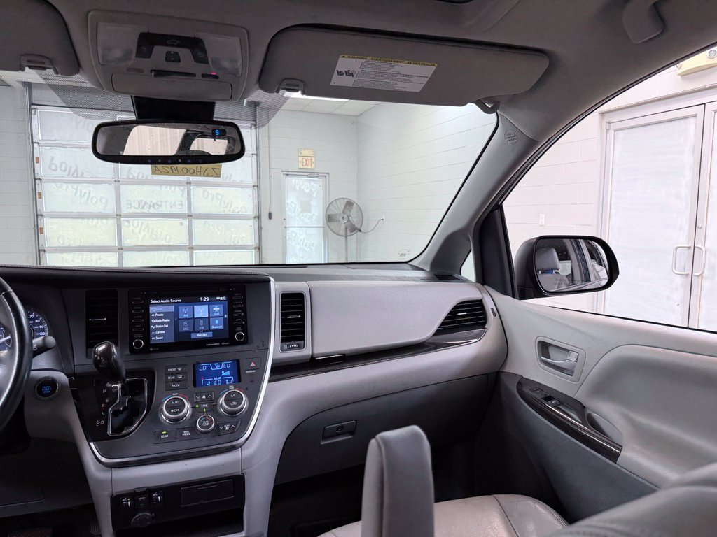 Used 2018 Toyota Sienna XLE w/ XLE Navigation Package FWD image 24
