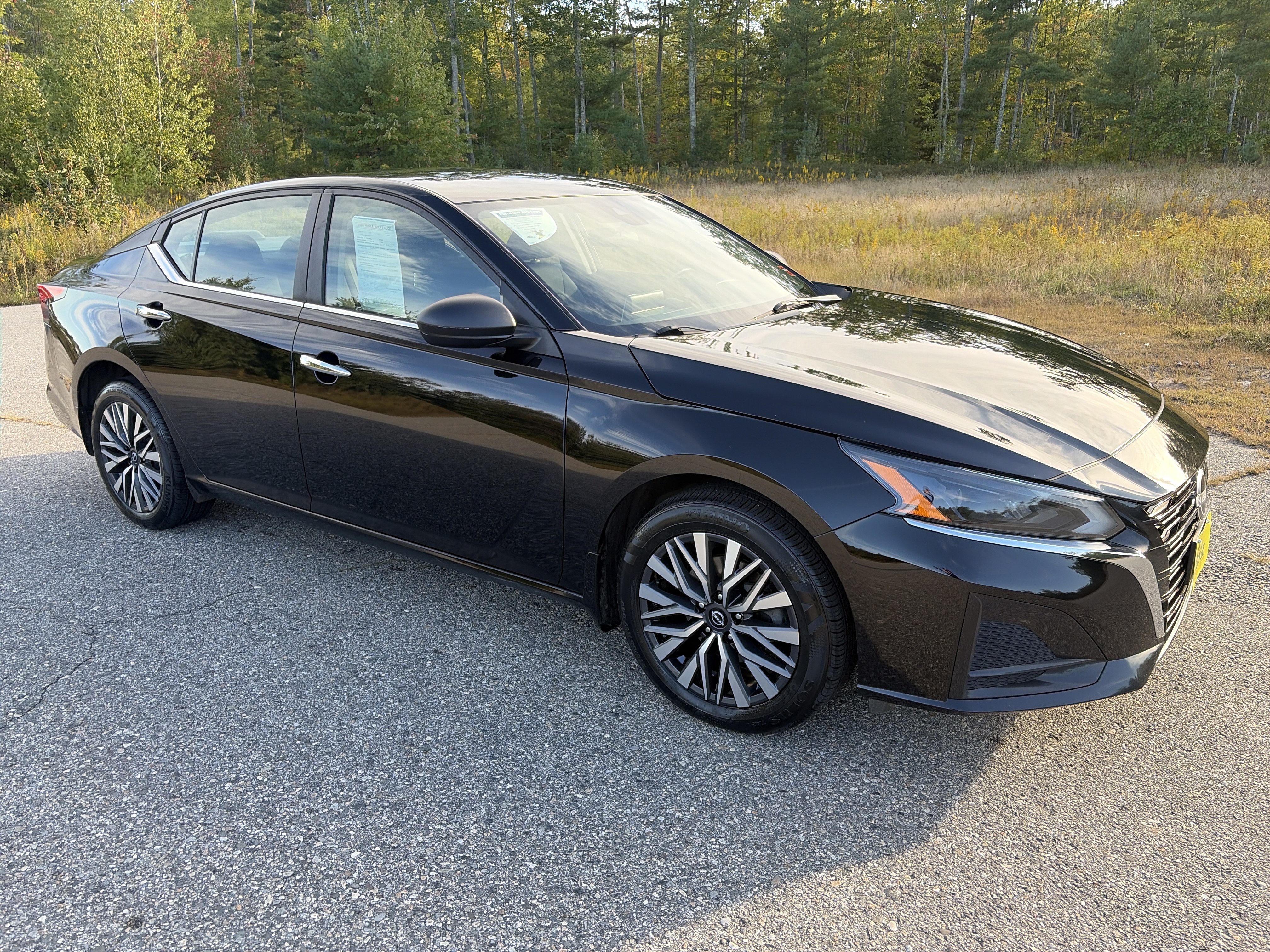 Used 2024 Nissan Altima 2.5 SV AWD/4WD image 3