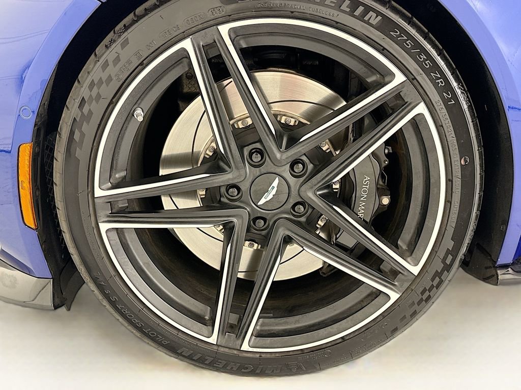 Used 2025 Aston Martin V8 Vantage Coupe image 25