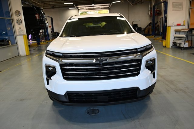 New 2026 Chevrolet Traverse LT w/ Driver Confidence Package image 2