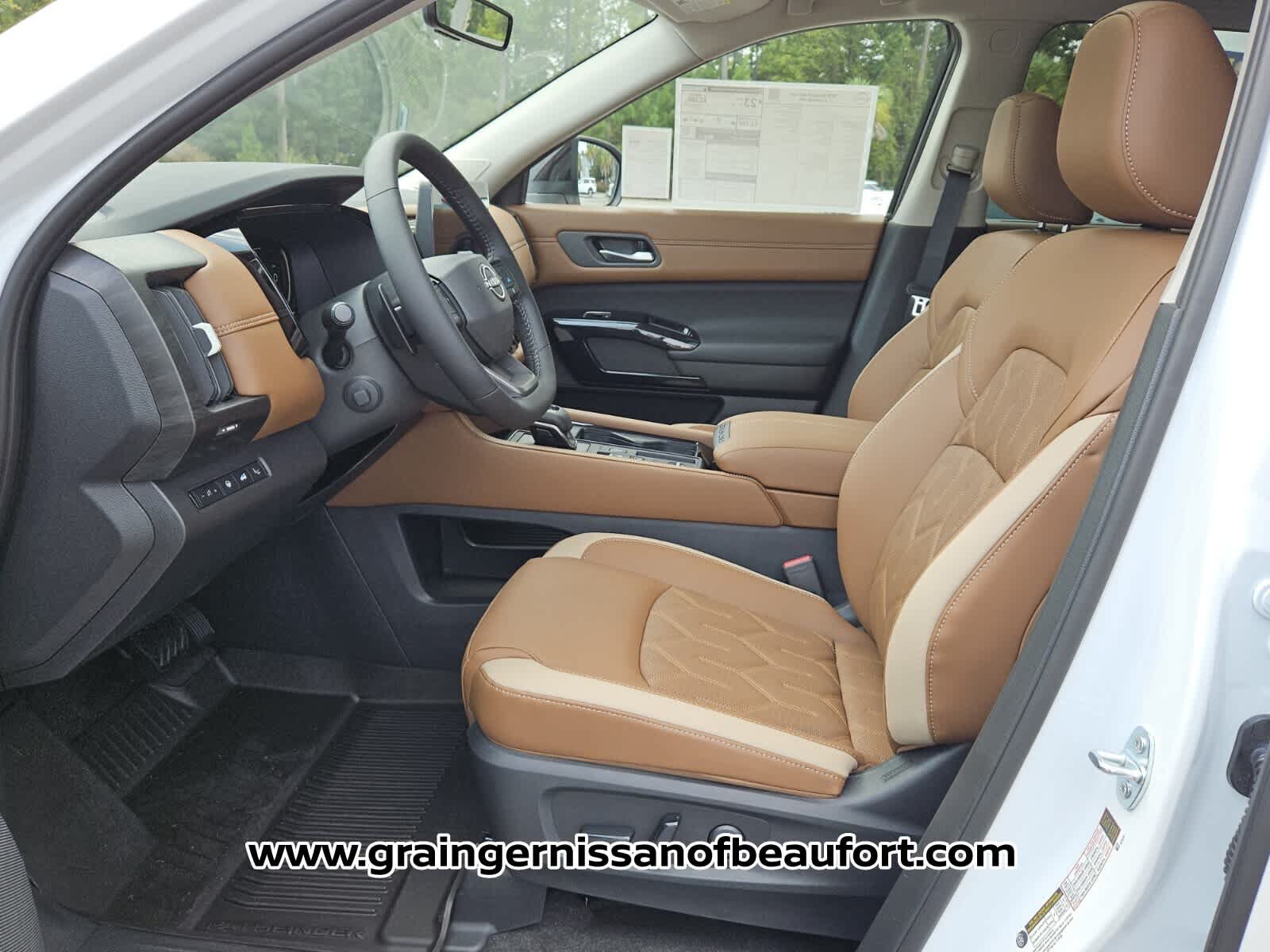 New 2026 Nissan Pathfinder Platinum FWD image 3