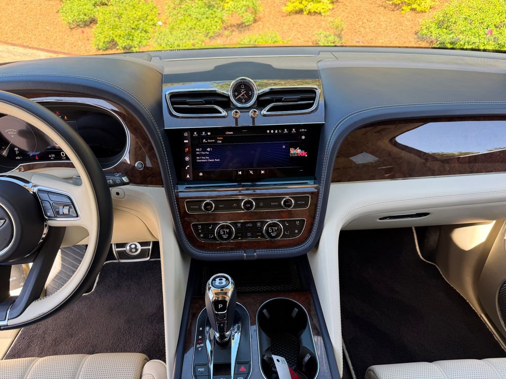 Certified 2021 Bentley Bentayga AWD/4WD image 4