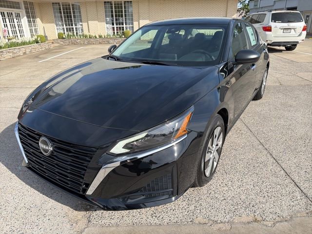 Certified 2025 Nissan Altima 2.5 S FWD image 2