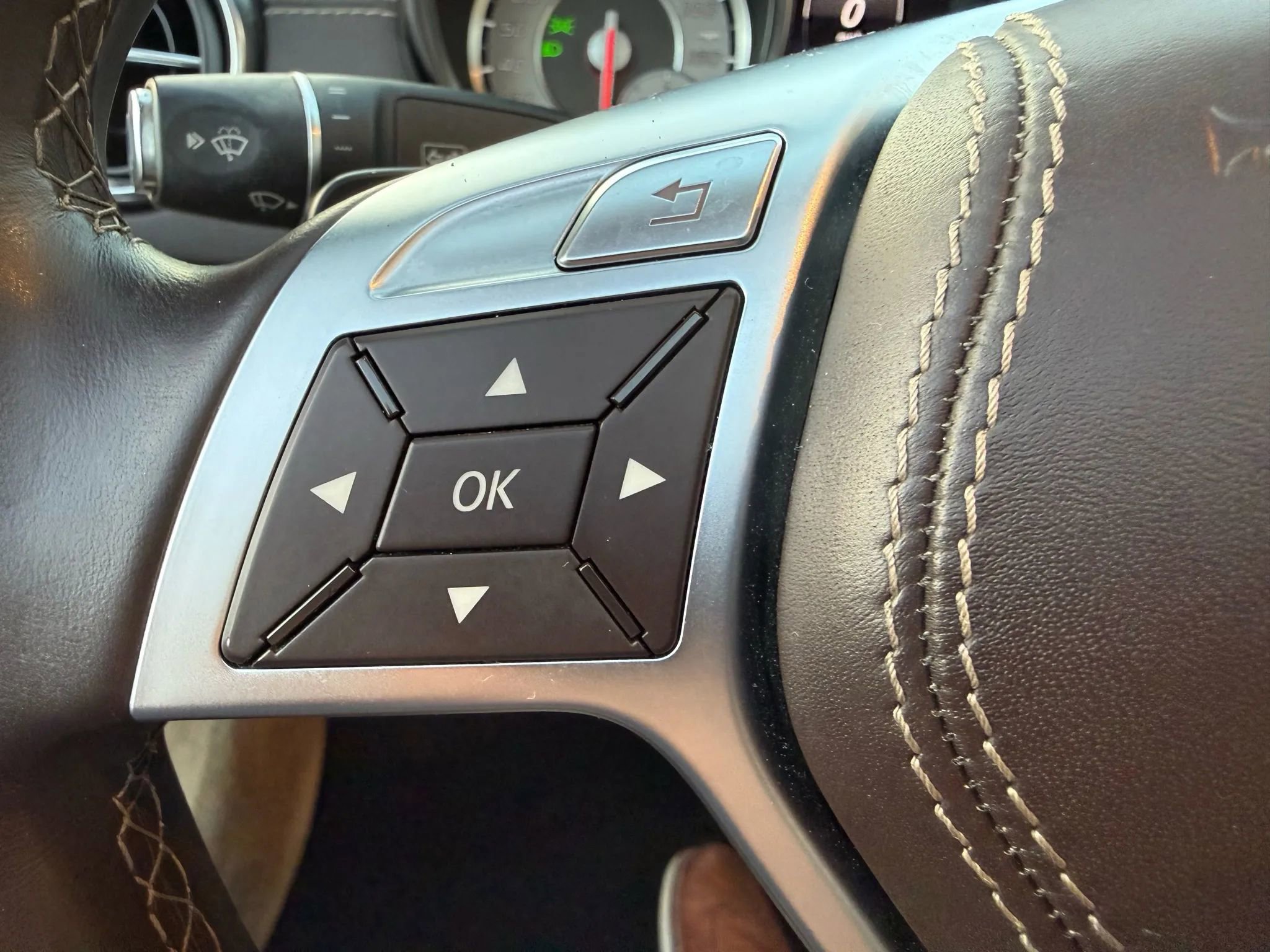 Used 2014 Mercedes-Benz SL 550 image 33