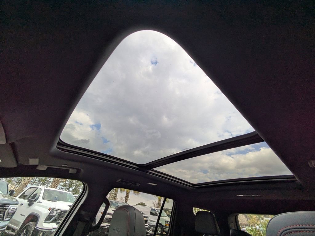 Used 2024 Chevrolet Traverse RS w/ LPO, Floor Liner Package image 22