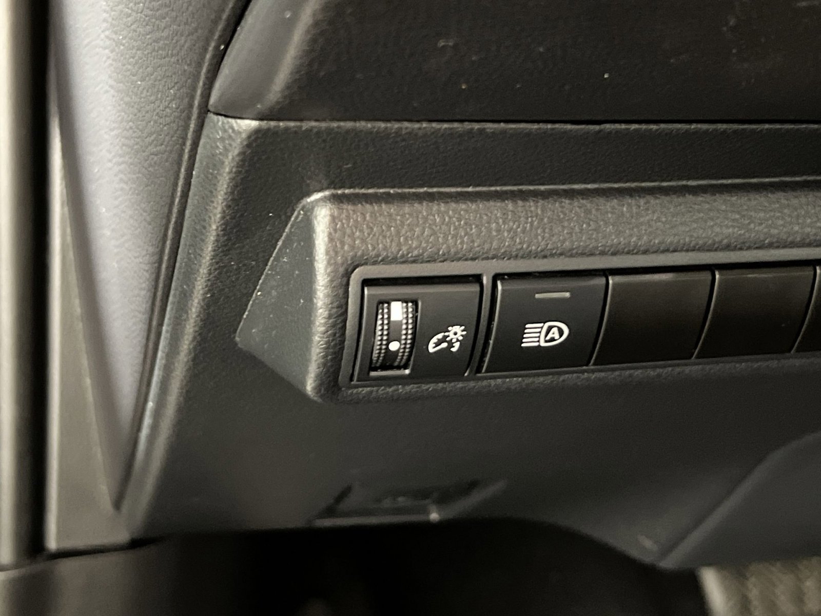 Used 2024 Toyota Corolla LE image 31