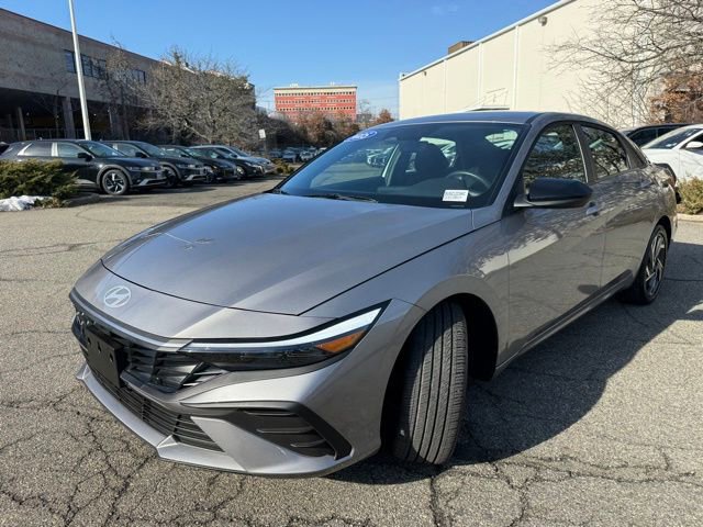 Certified 2025 Hyundai Elantra Sport image 3