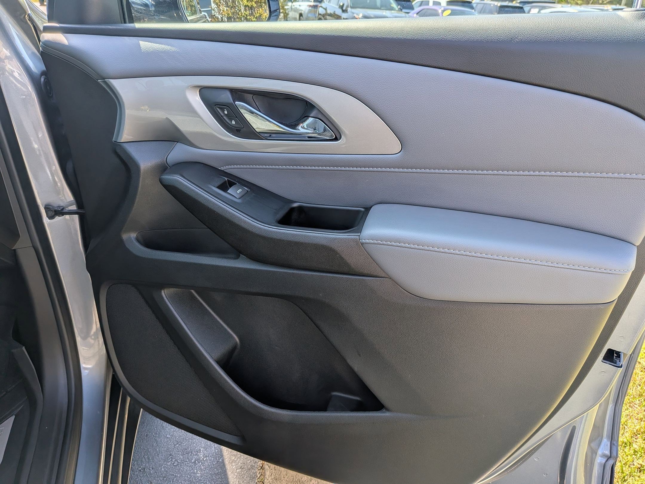 Used 2020 Chevrolet Traverse LT image 25
