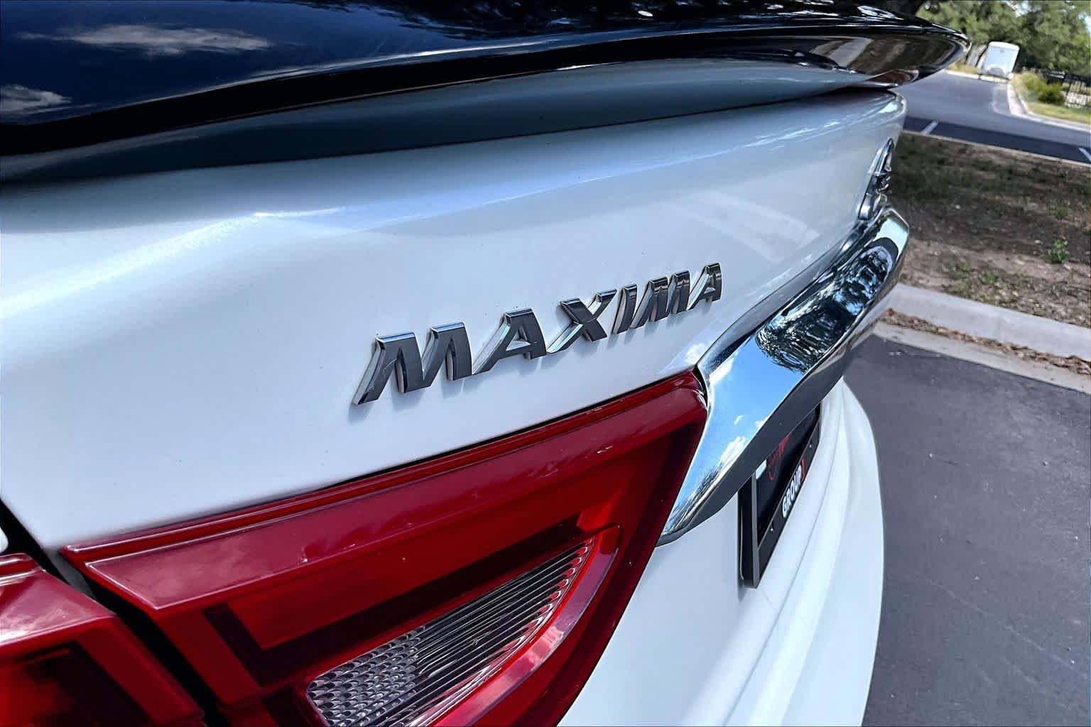 Used 2016 Nissan Maxima SR FWD image 10