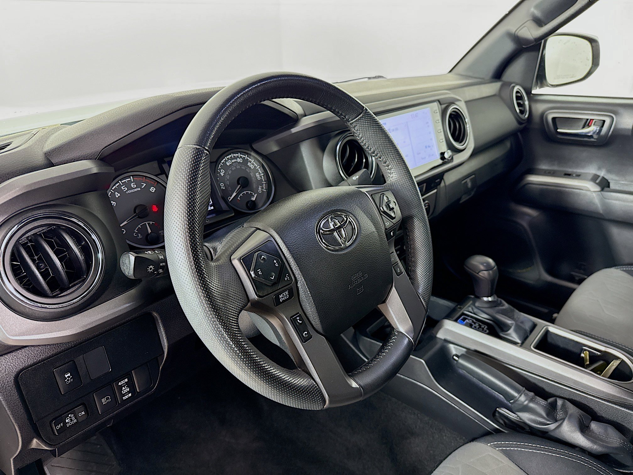 Used 2022 Toyota Tacoma TRD Off-Road w/ Technology Package image 8