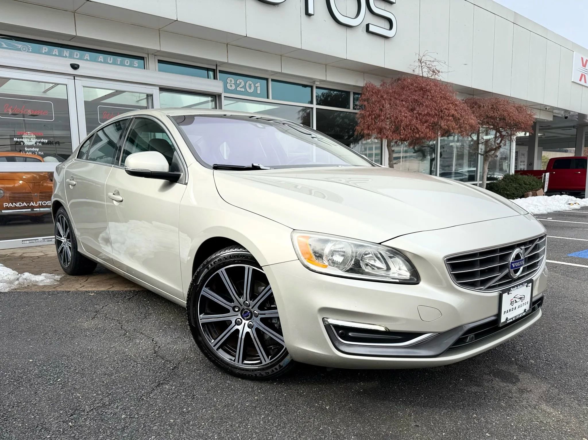 Used 2017 Volvo S60 T5 Inscription w/ Climate Package image 1