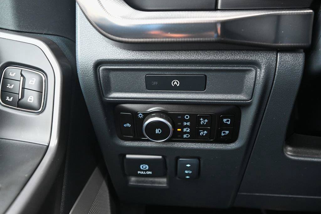 Used 2025 Ford F150 Lariat AWD/4WD image 40