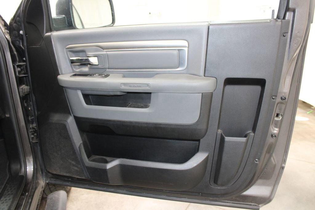 Used 2015 RAM 1500 Express RWD image 33