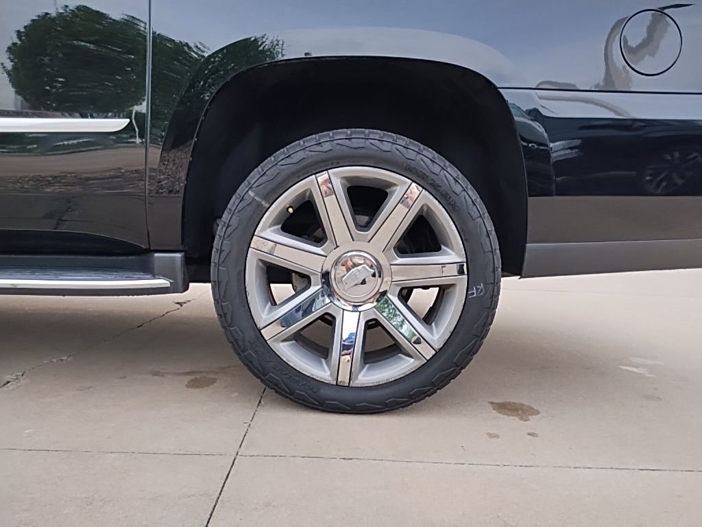 Used 2018 Cadillac Escalade ESV Premium Luxury AWD/4WD image 17