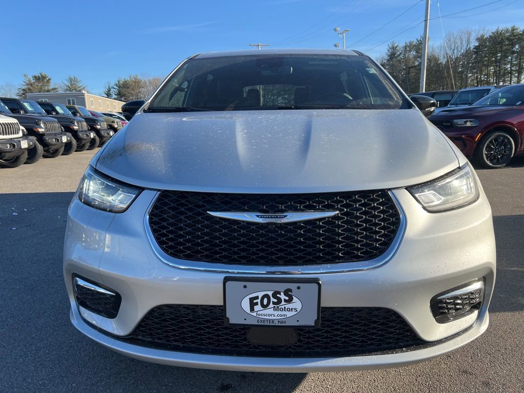 New 2026 Chrysler Pacifica Select FWD image 2