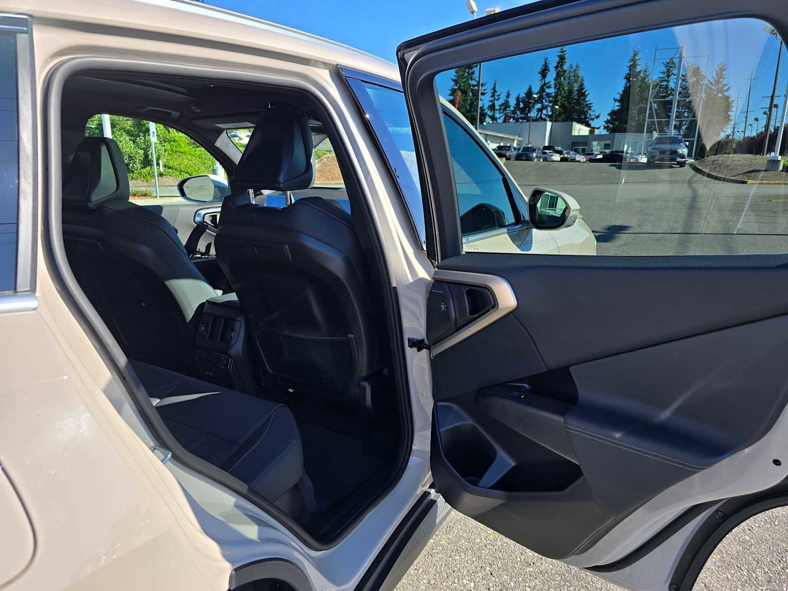 Used 2025 BMW X3 xDrive30i w/ Premium Package image 13