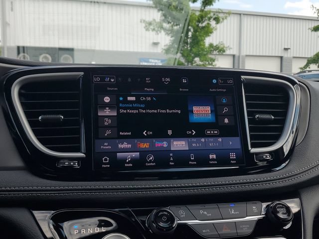 New 2027 Chrysler Pacifica Limited AWD/4WD image 29