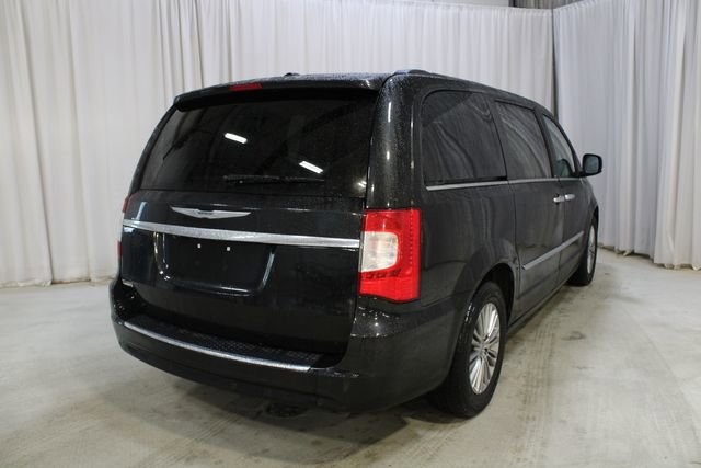 Used 2014 Chrysler Town & Country Touring-L w/ Driver Convenience Group image 22