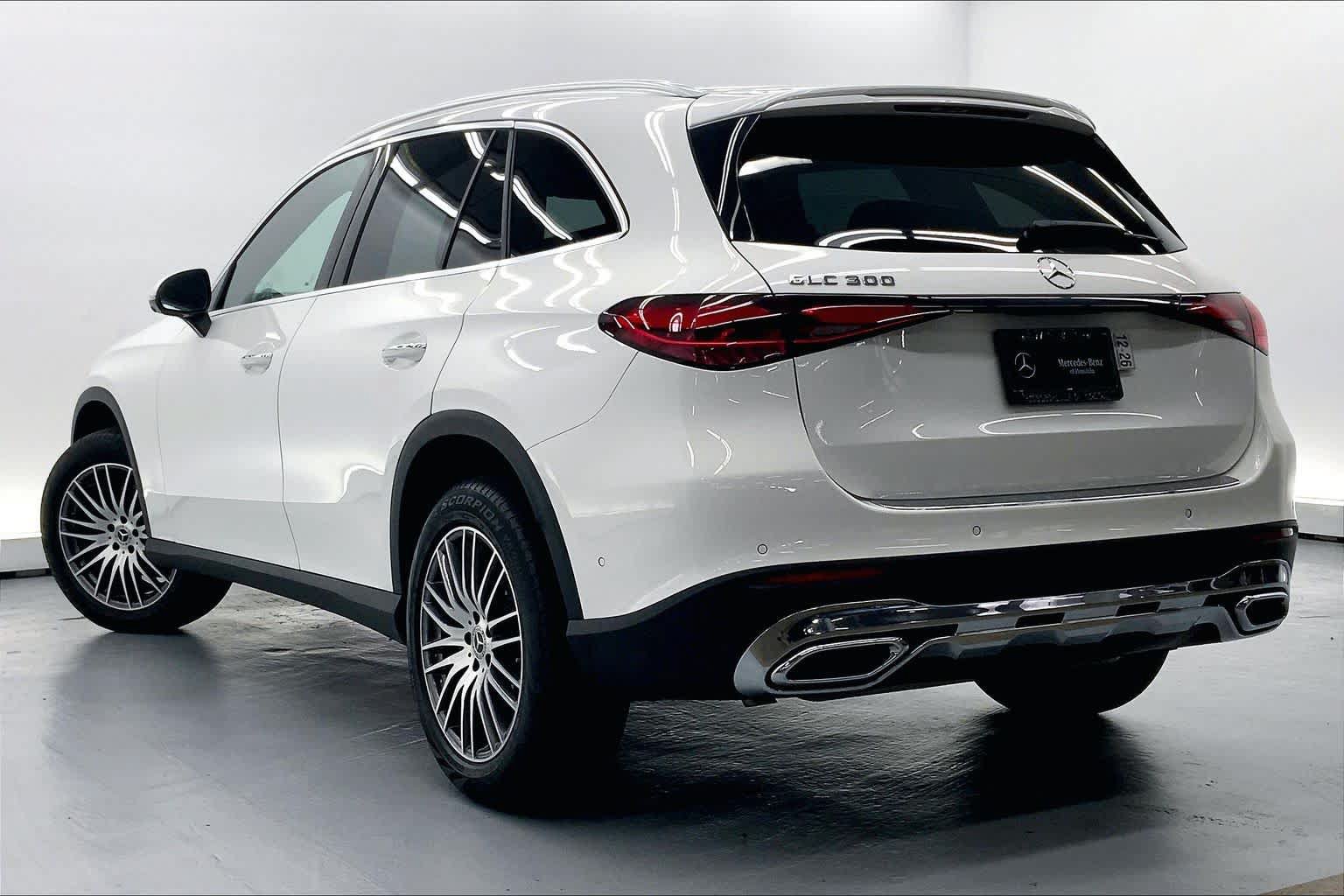 Used 2024 Mercedes-Benz GLC 300 image 2