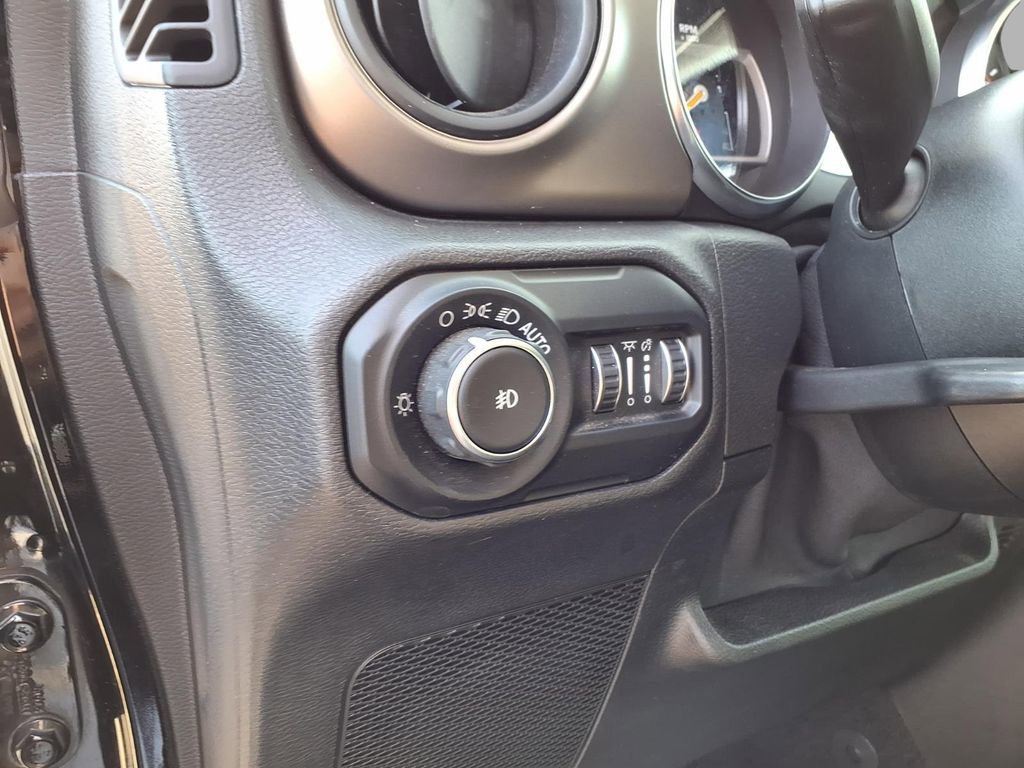 Used 2020 Jeep Wrangler Sport image 16