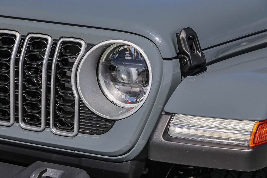 New 2026 Jeep Wrangler Unlimited Sahara AWD/4WD image 5