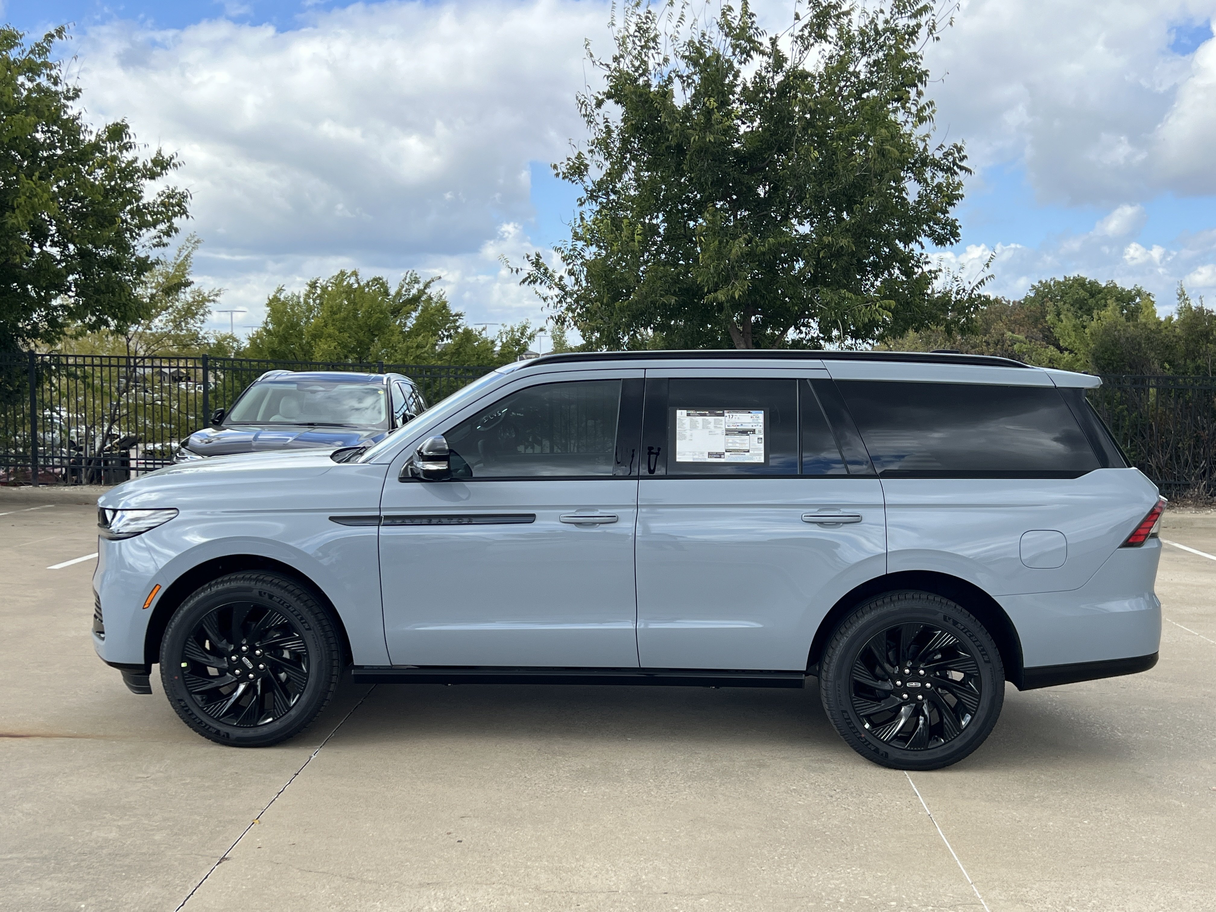 New 2027 Lincoln Navigator Reserve w/ Jet Appearance Package AWD/4WD image 4