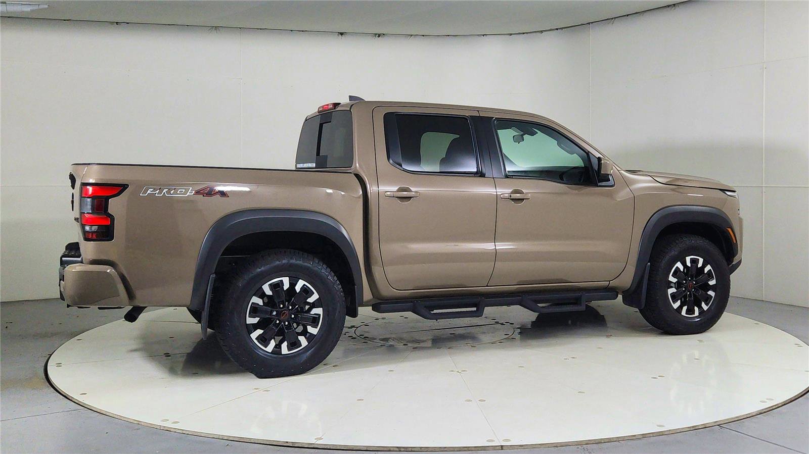 Used 2023 Nissan Frontier PRO-4X w/ Pro Convenience Package image 7