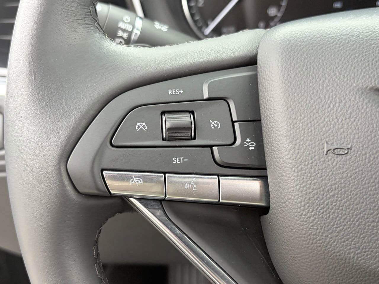 Certified 2025 Cadillac XT6 Luxury FWD image 22