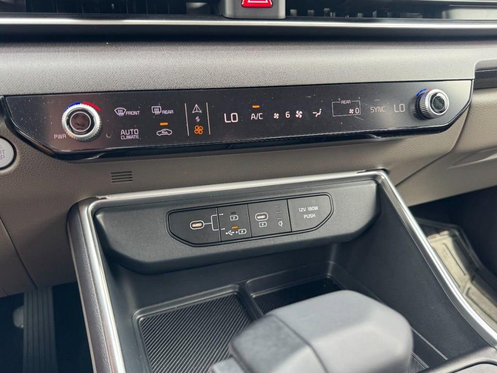 Used 2026 Kia Carnival EX image 18