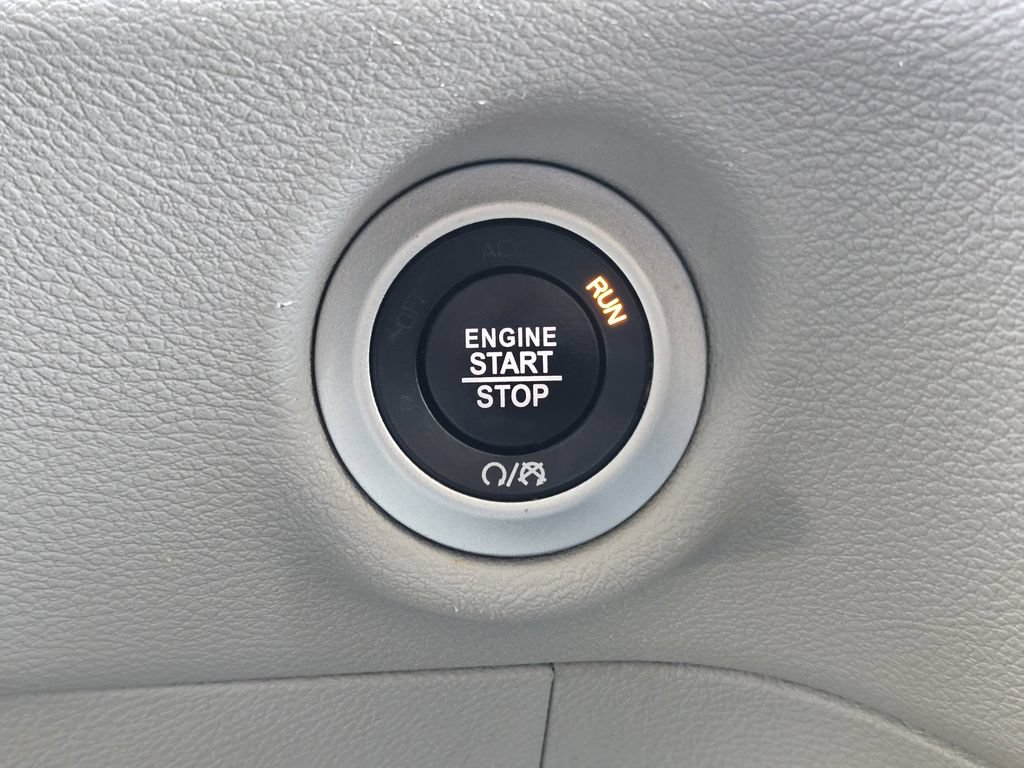 Used 2024 Chrysler Pacifica Touring-L FWD image 23