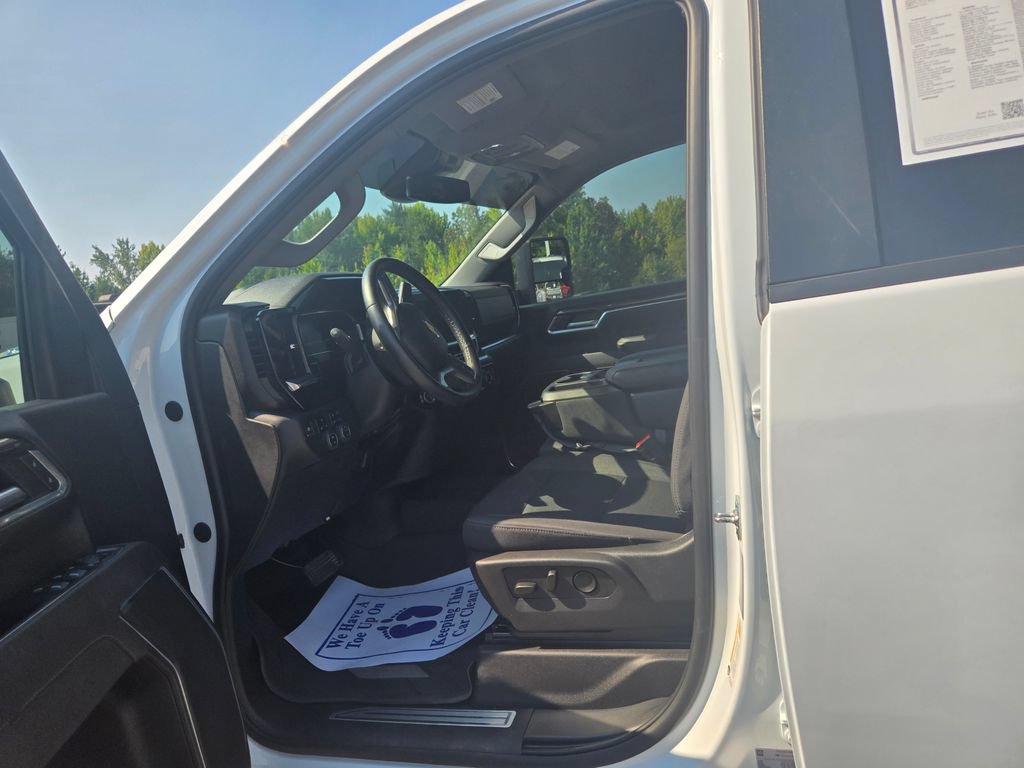 Used 2025 Chevrolet Silverado 3500 LT w/ Safety Package AWD/4WD image 7