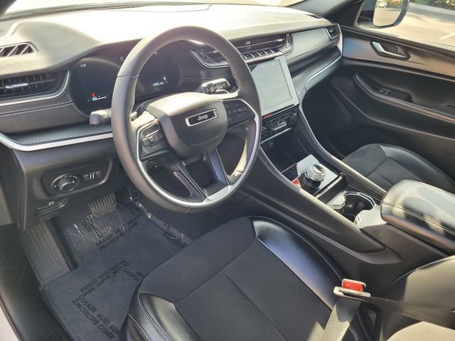 Used 2024 Jeep Grand Cherokee Altitude image 7