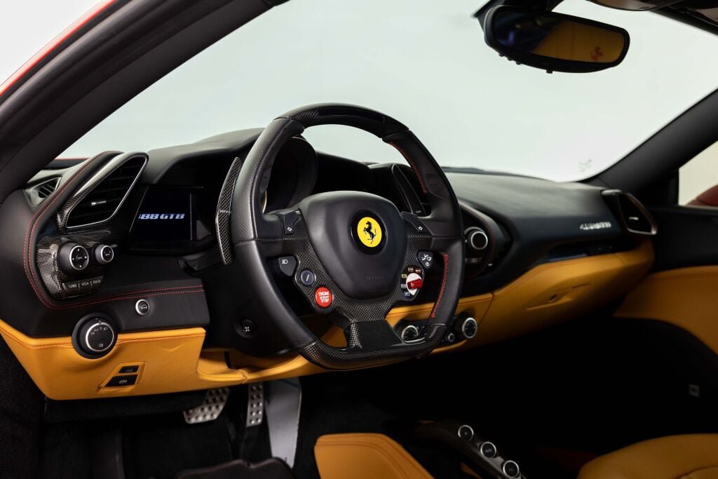 Used 2017 Ferrari 488 GTB RWD image 4