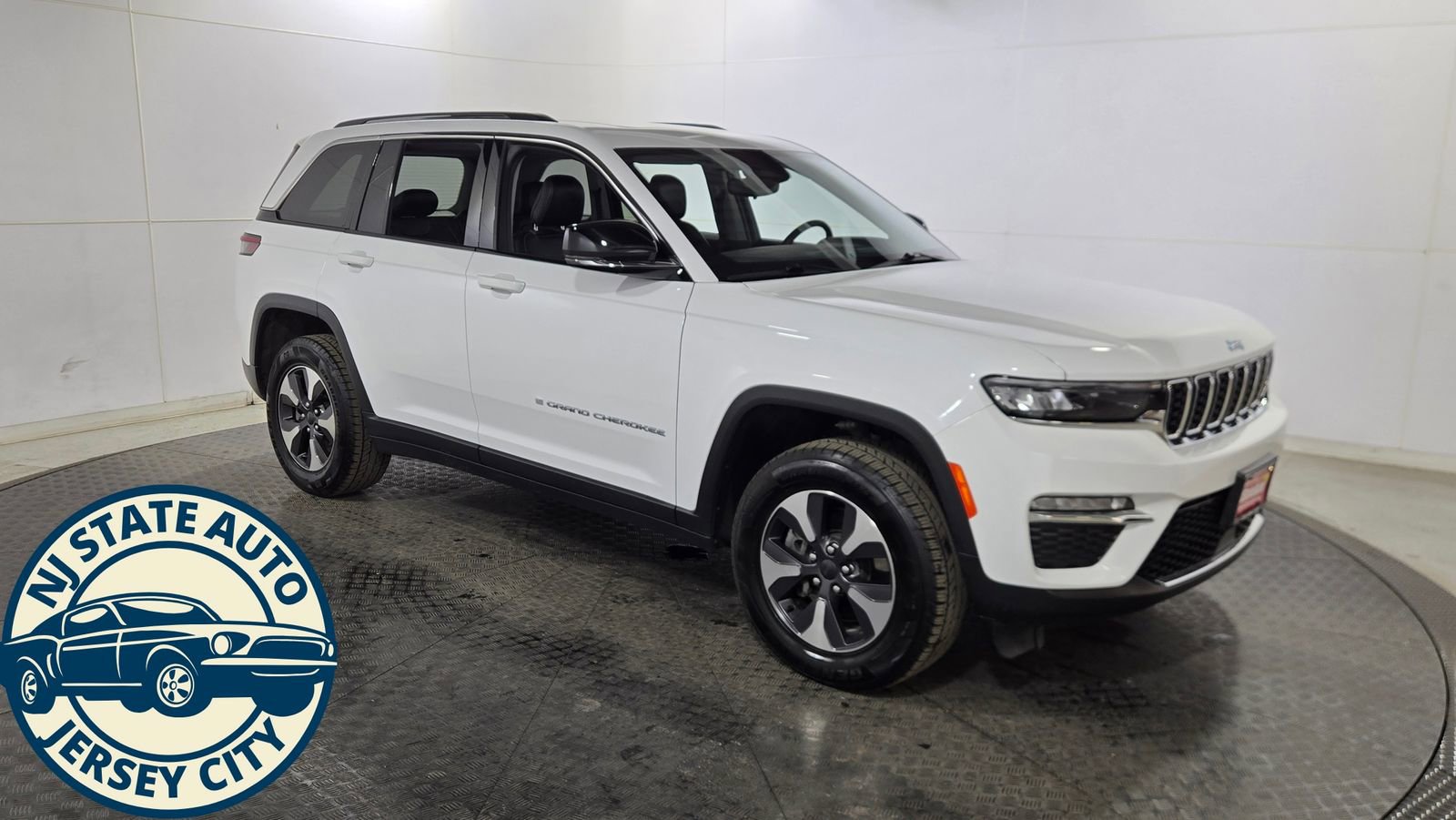 Used 2022 Jeep Grand Cherokee Limited 4xe image 9